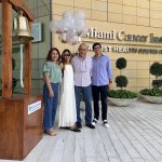 Una paciente internacional de tumor cerebral regresa a casa luego de su tratamiento en Miami Cancer Institute